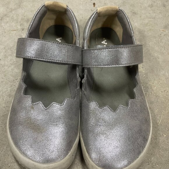 GENTLY USED Vivobarefoot Mary Janes - size EU 37 - Picture 1 of 4